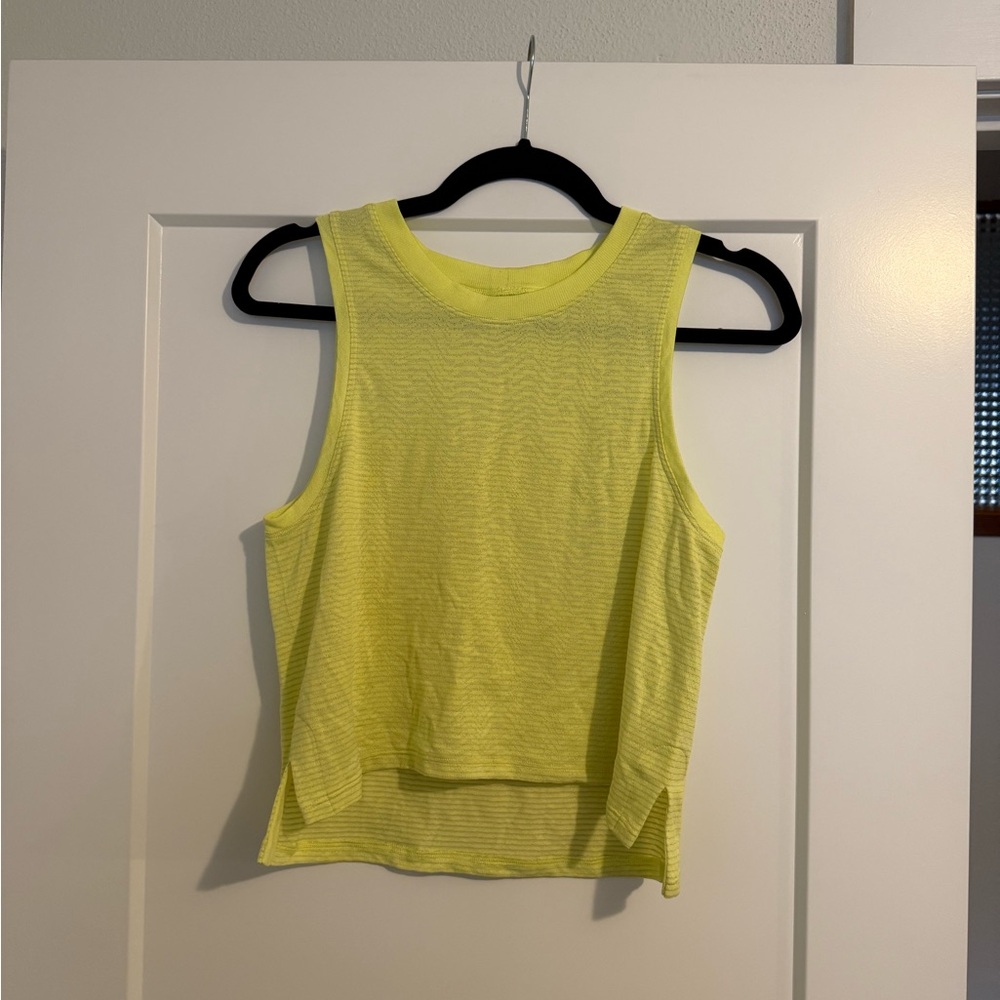 Lululemon train to be tank top